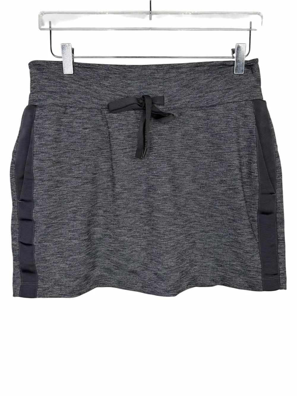 Athleta Metro Downtown Heather gray short size medium